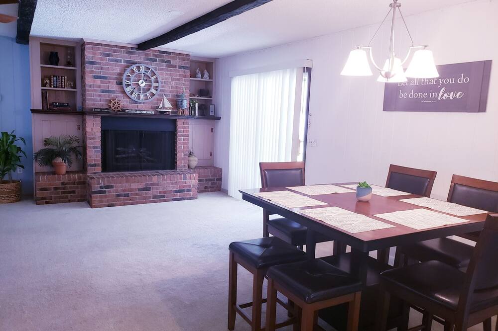 Photo of Livingroom in DeLand