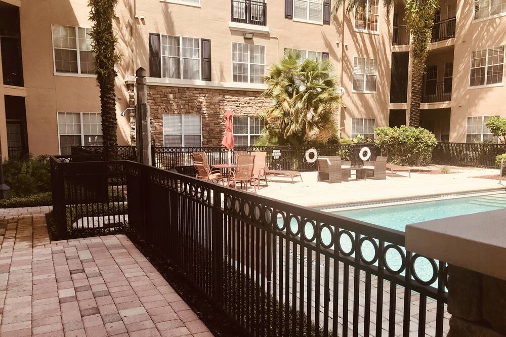 Photo of Outdoor in Carver City - Lincoln Gardens