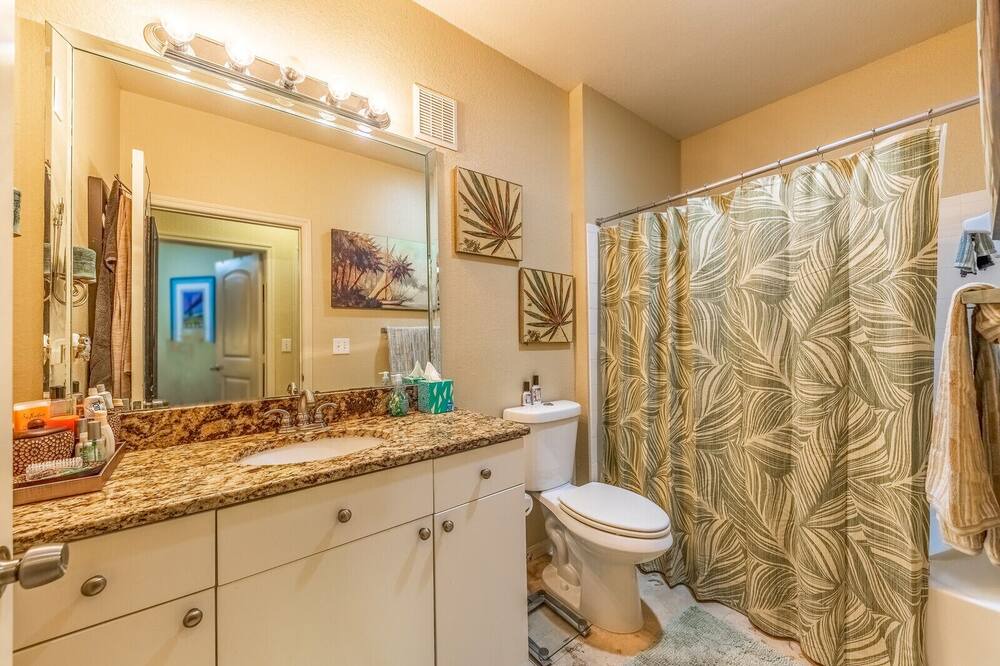 Photo of Bathroom in Carver City - Lincoln Gardens