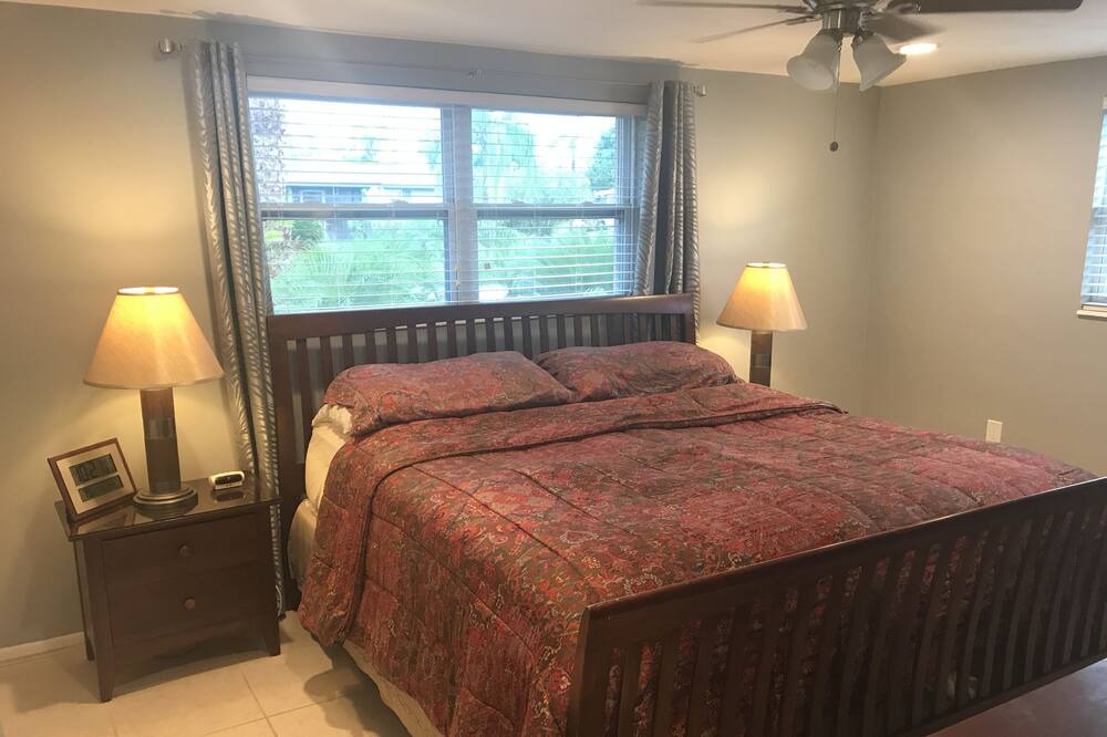 Photo of Bedroom in Holiday Garden Estates