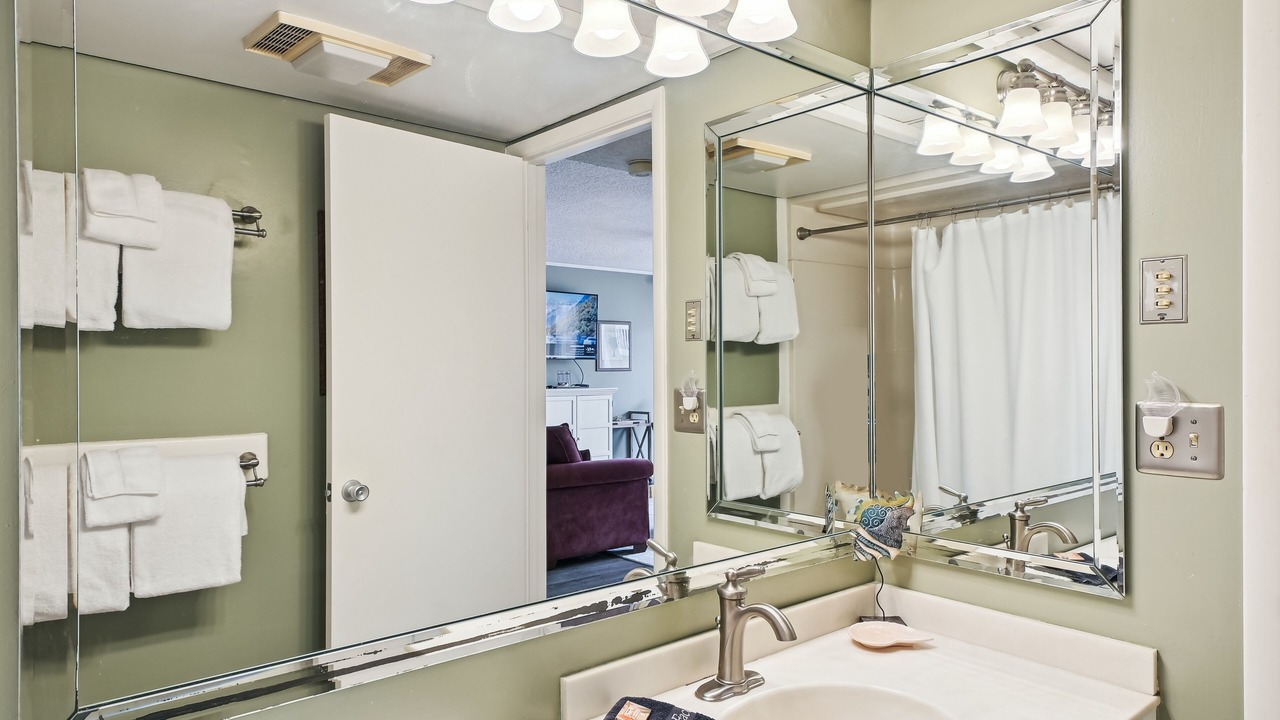 Photo of Bathroom in Holiday Isle