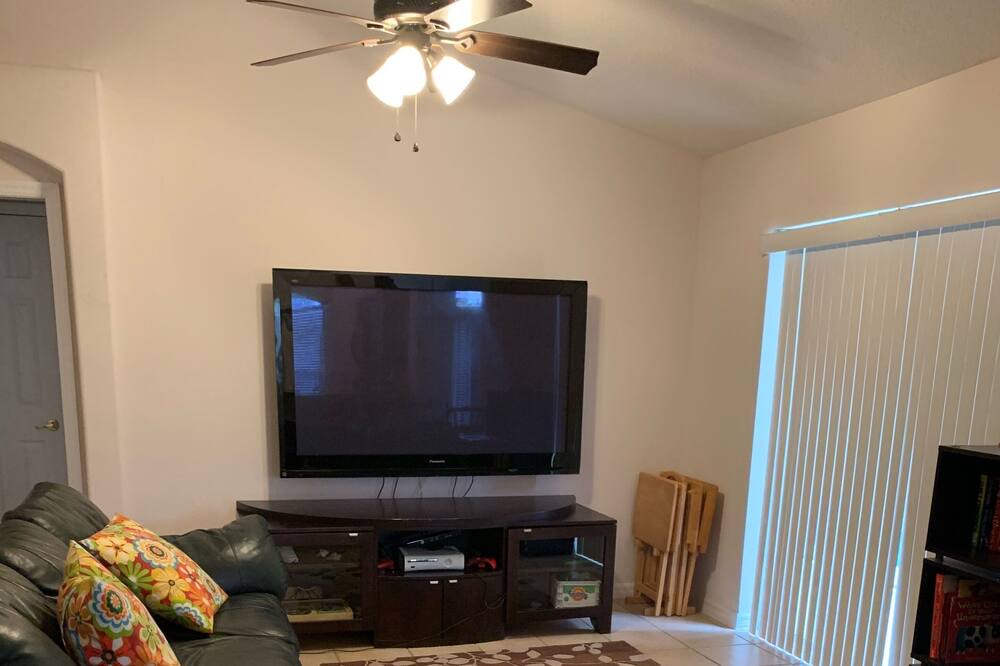 Photo of Livingroom in Greater Groves