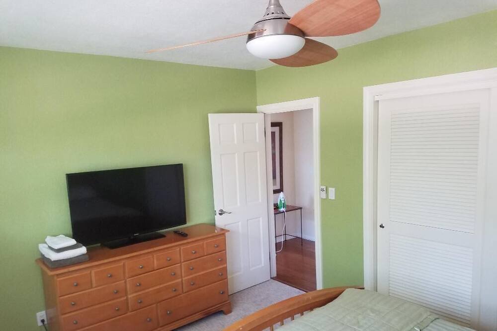 Photo of Bedroom in Harbor Bluffs