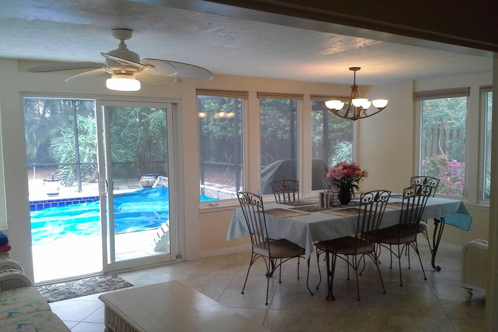 Photo of Livingroom in Harbor Bluffs