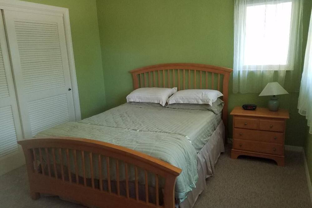 Photo of Bedroom in Harbor Bluffs