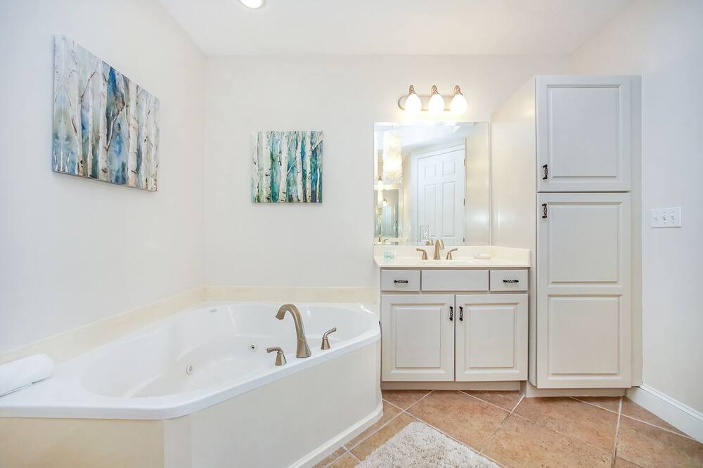 Photo of Bathroom in Rosemary Beach