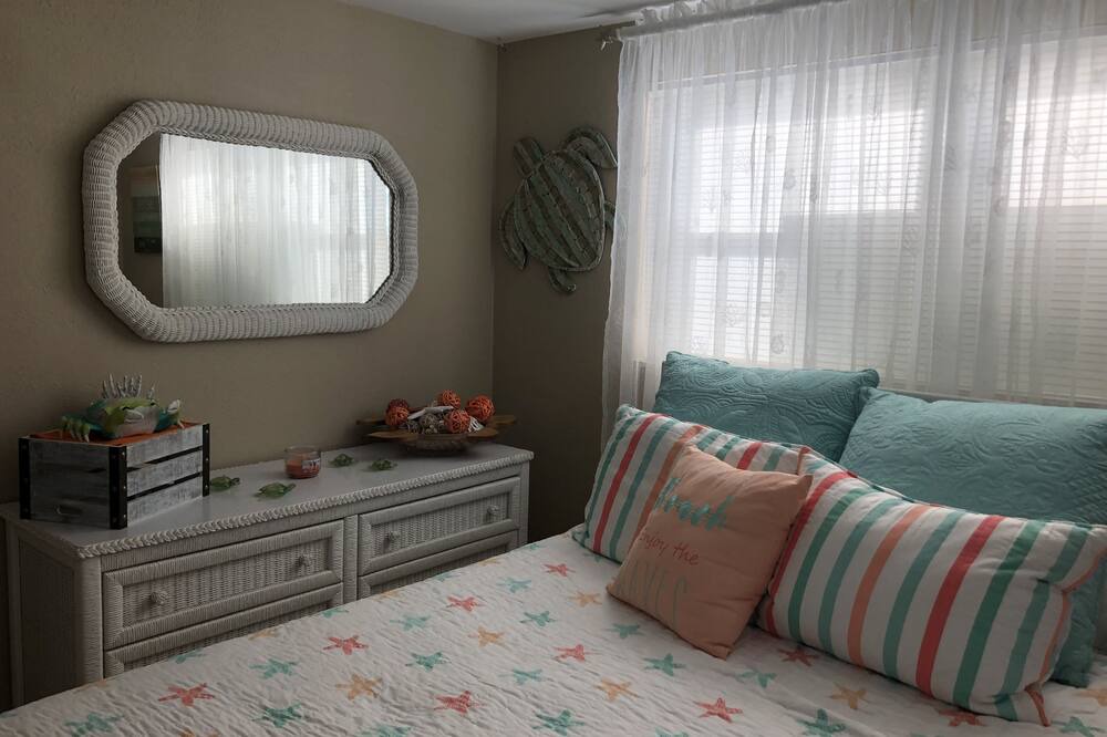 Photo of Bedroom in Jasmine Lakes