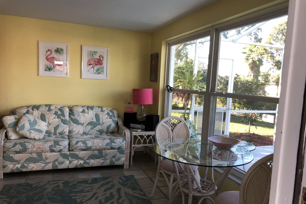 Photo of Bedroom in Jasmine Lakes