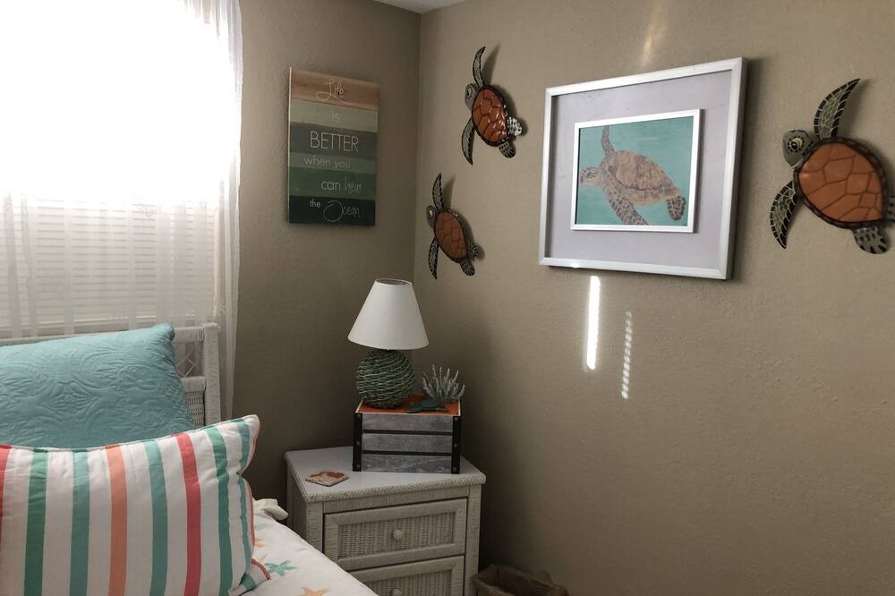 Photo of Bedroom in Jasmine Lakes