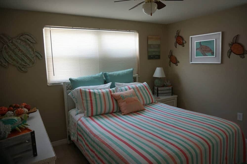 Photo of Bedroom in Jasmine Lakes