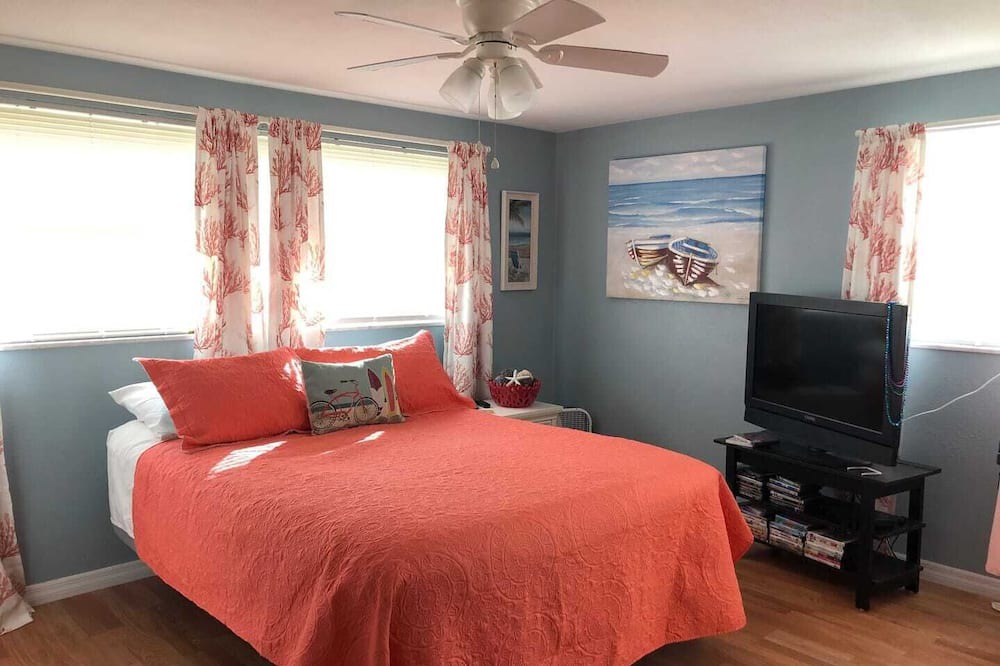 Photo of Bedroom in Jasmine Lakes