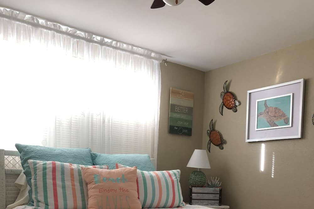Photo of Bedroom in Jasmine Lakes