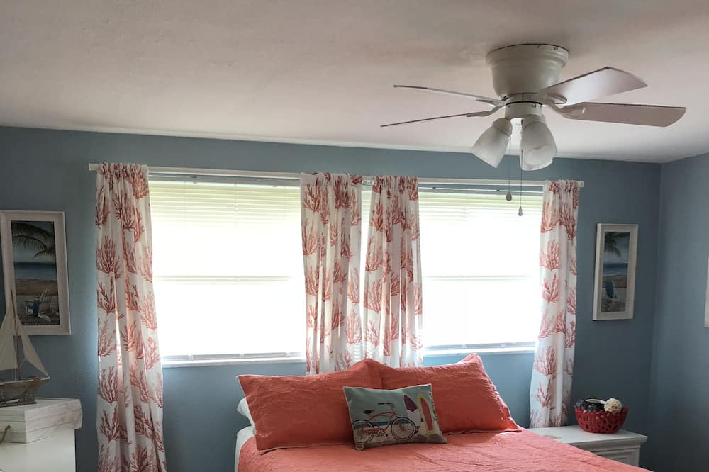 Photo of Bedroom in Jasmine Lakes