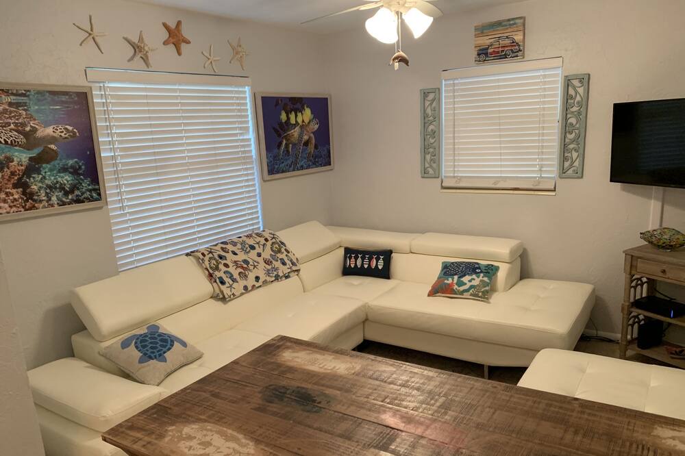 Photo of Livingroom in Whitney Beach