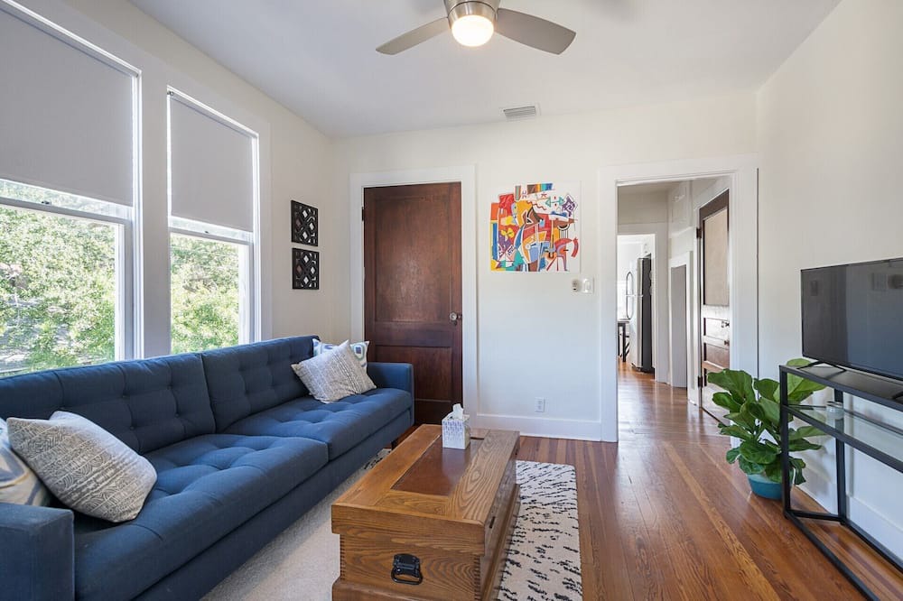 Photo of Livingroom in Historic Old Northeast