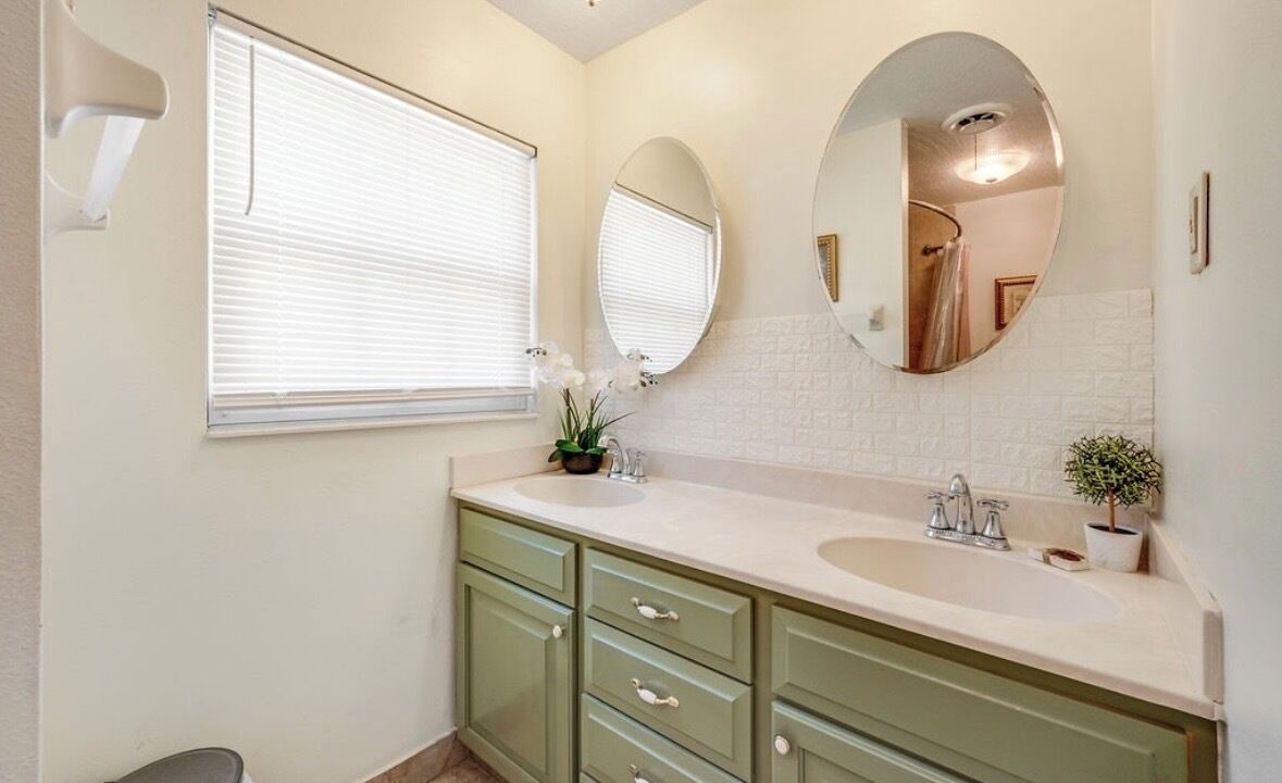 Photo of Bathroom in June Park