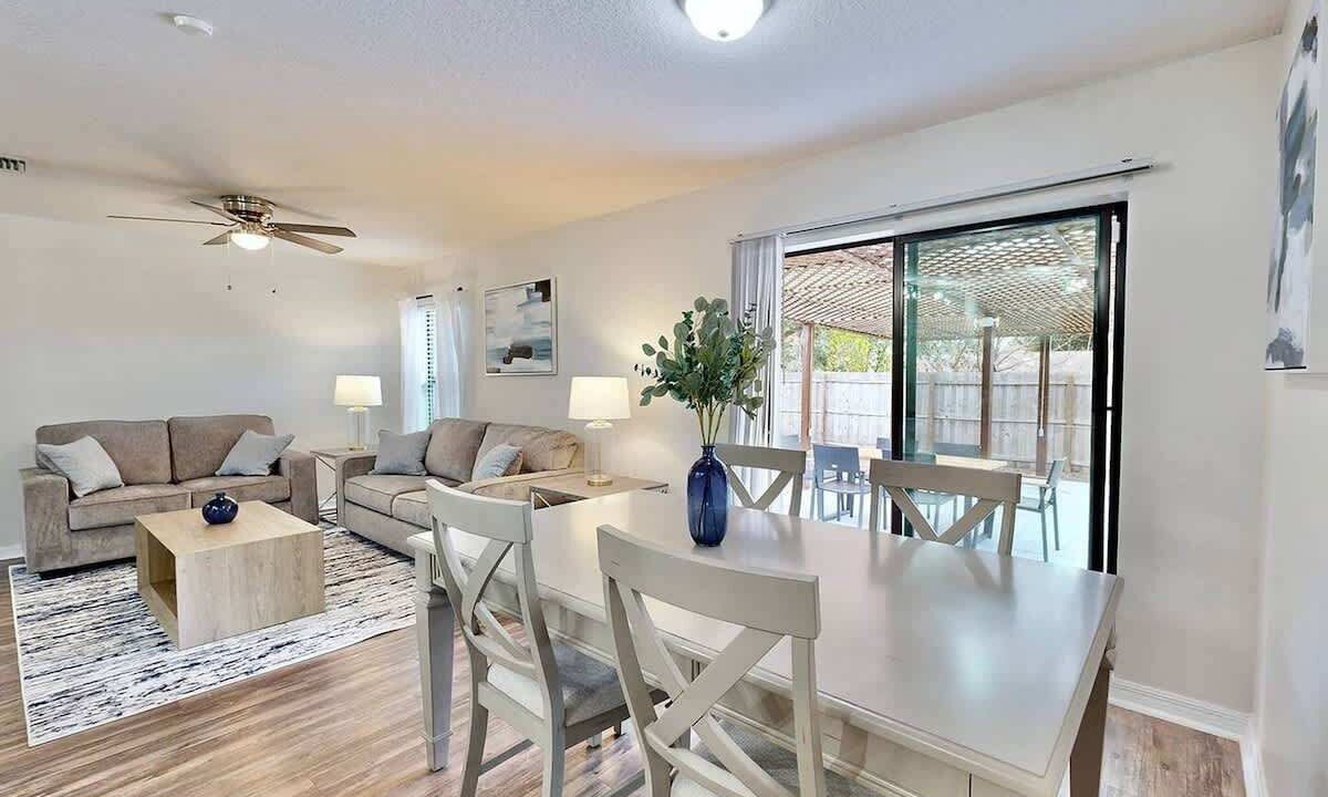 Photo of Livingroom in Brooksville