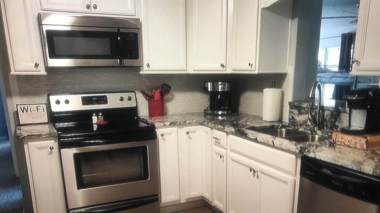 Photo of Kitchen in Weeki Wachee Gardens