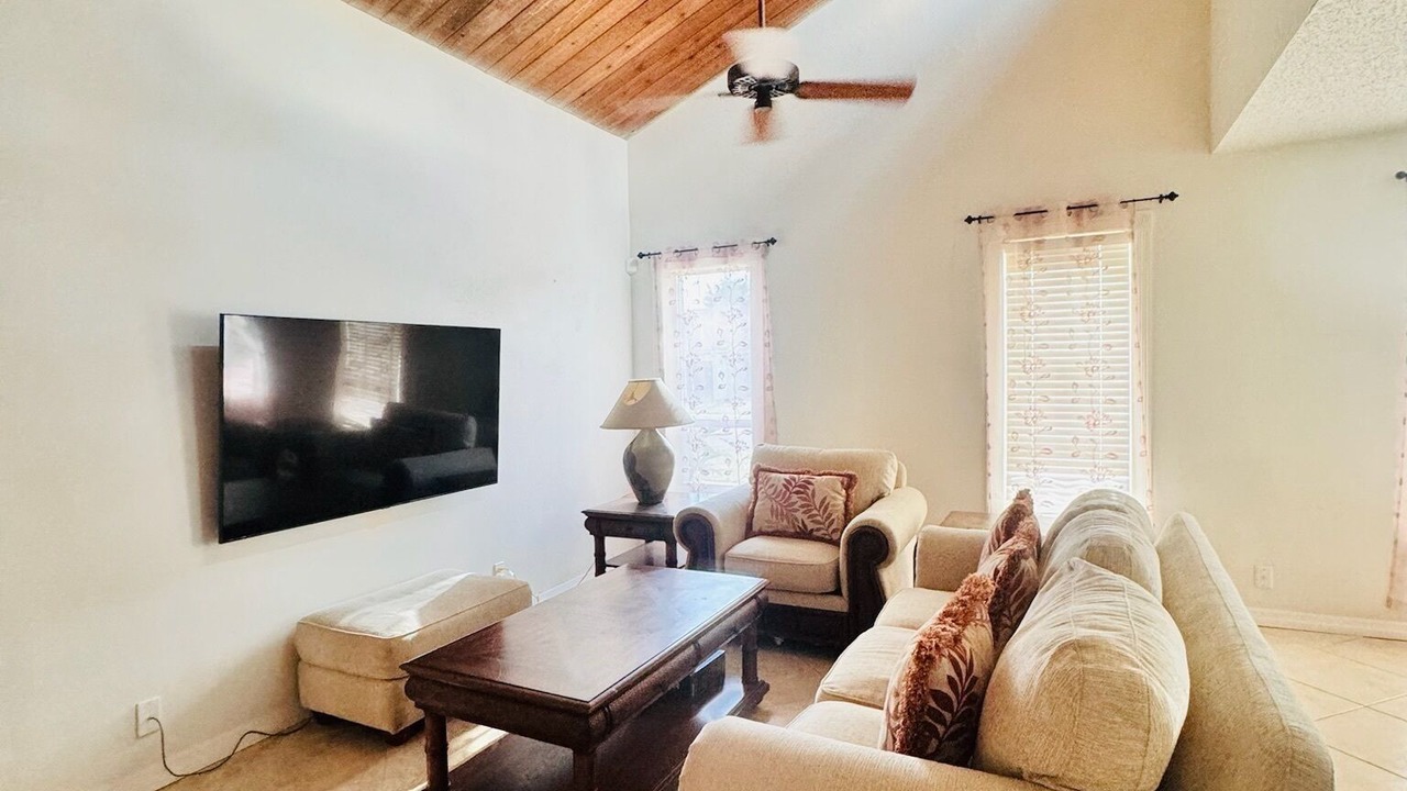 Photo of Livingroom in Deerfield Beach