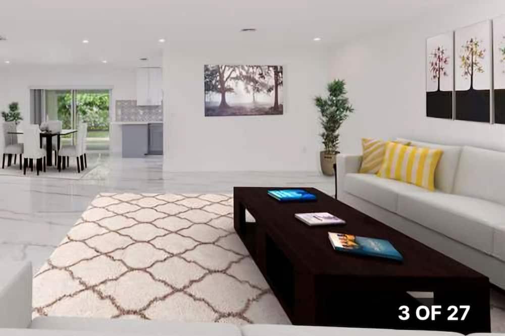 Photo of Livingroom in Pinecrest