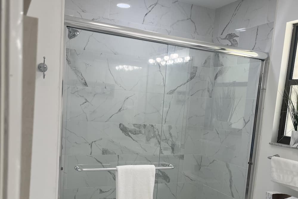 Photo of Bathroom in Mandarin