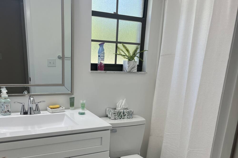 Photo of Bathroom in Mandarin