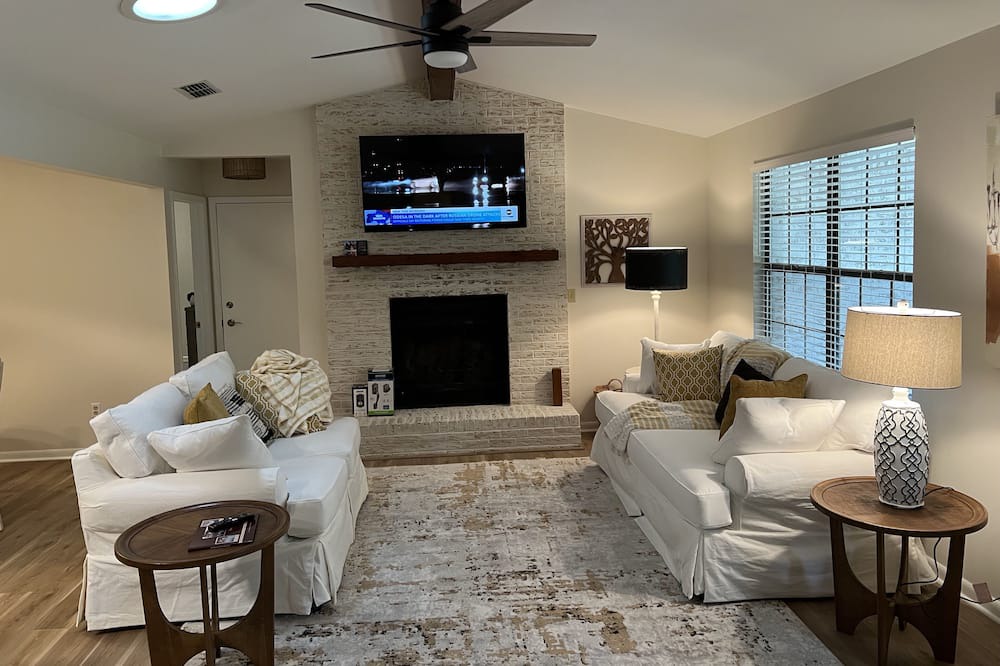 Photo of Livingroom in Mandarin