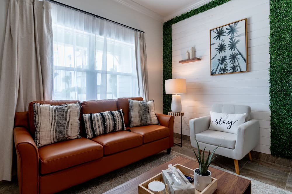 Photo of Livingroom in Crescent Beach