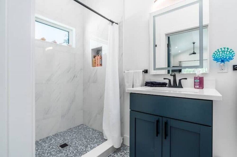 Photo of Bathroom in Gulfview Heights