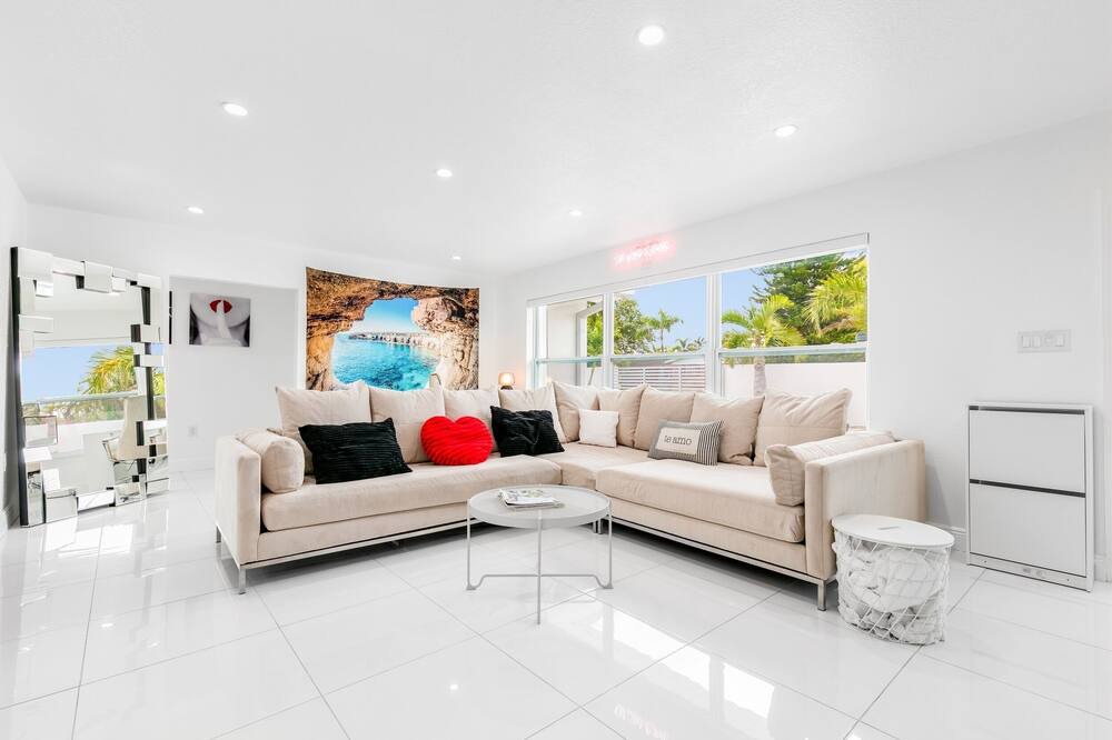Photo of Livingroom in Lake Clarke Shores