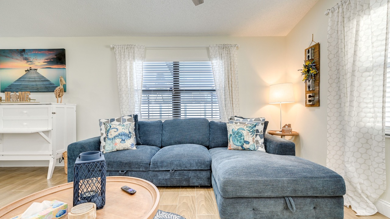 Photo of Livingroom in Embassy Hills