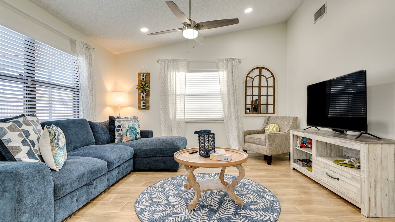 Photo of Livingroom in Embassy Hills