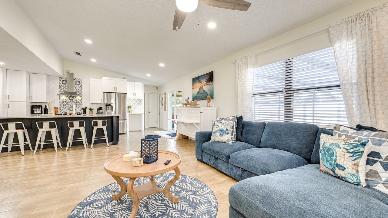 Photo of Livingroom in Embassy Hills