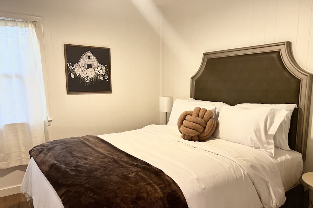 Photo of Bedroom in Perry