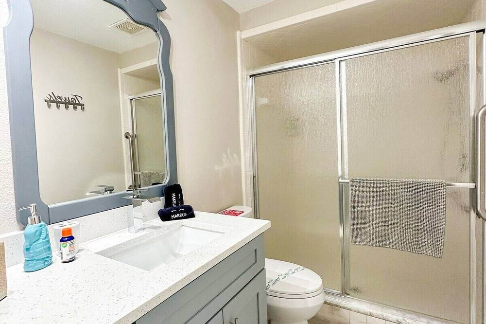 Photo of Bathroom in Harbor Bluffs