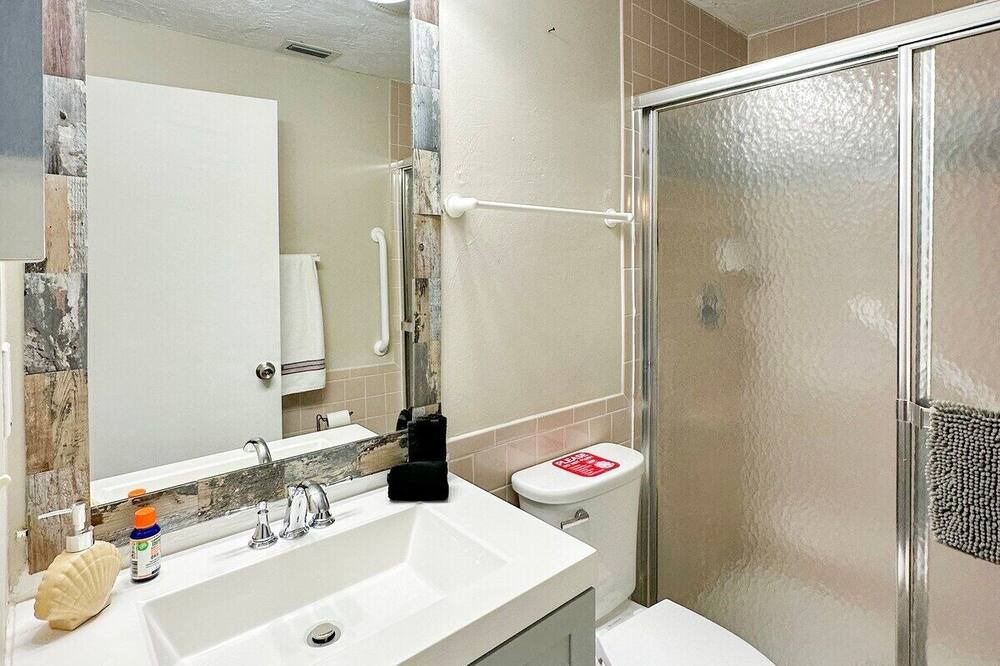Photo of Bathroom in Harbor Bluffs