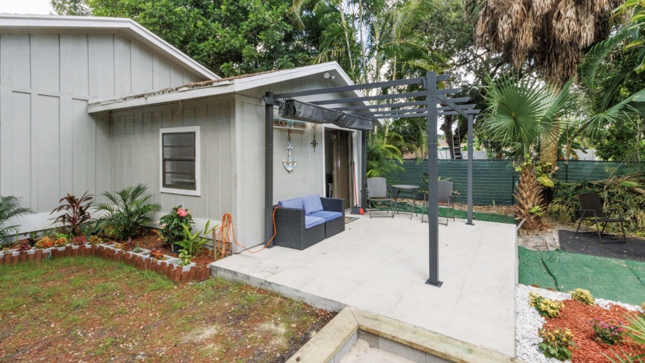 Photo of Outdoor in Pine Gardens North