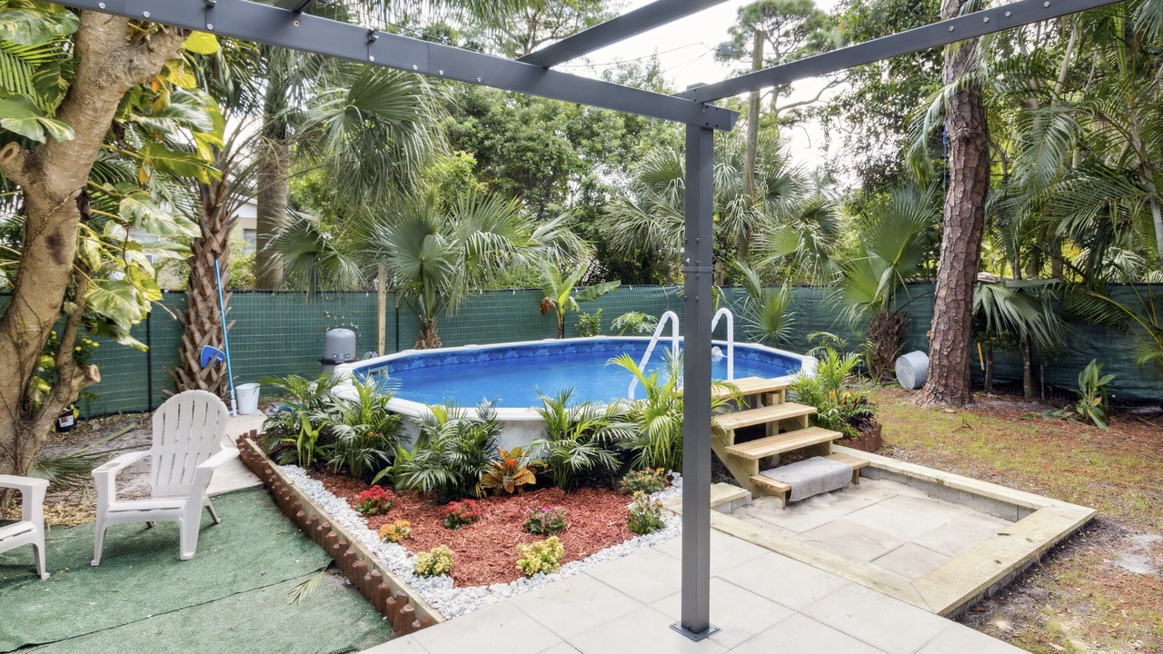 Photo of Outdoor in Pine Gardens North