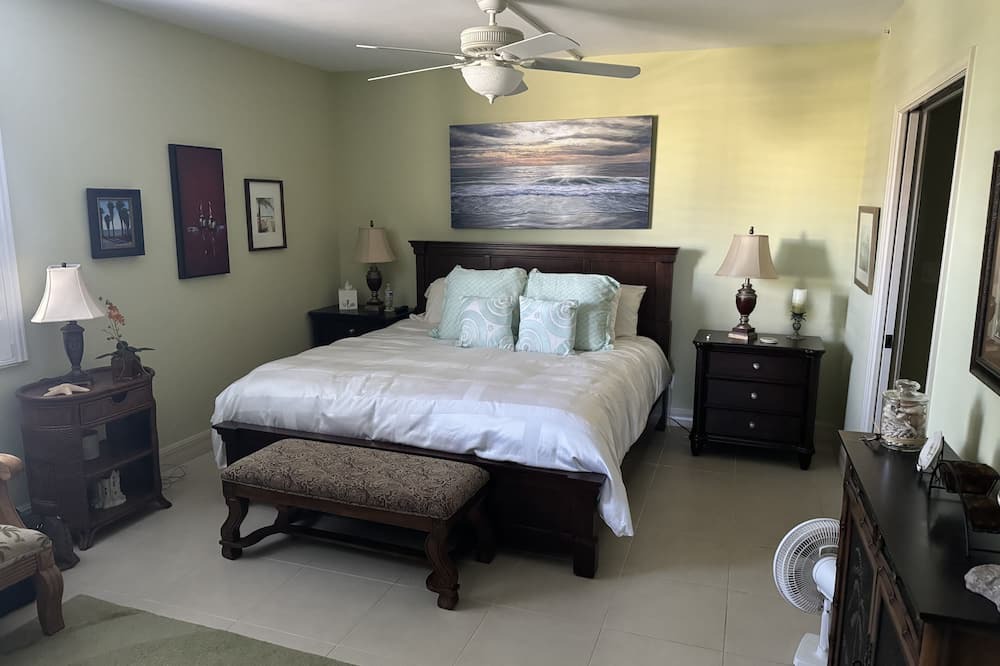 Photo of Bedroom in Longboat Key