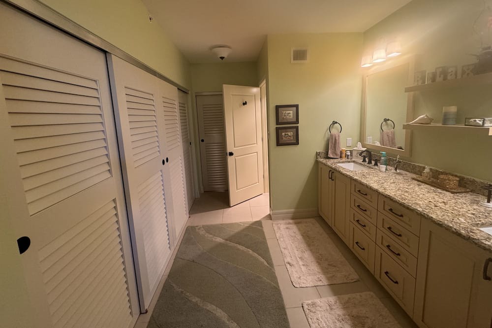 Photo of Bathroom in Longboat Key