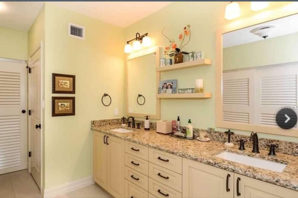Photo of Bathroom in Longboat Key