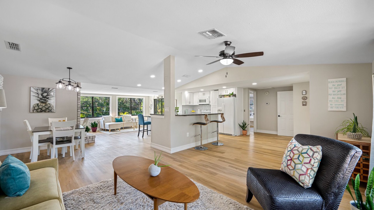 Photo of Livingroom in Old Grove