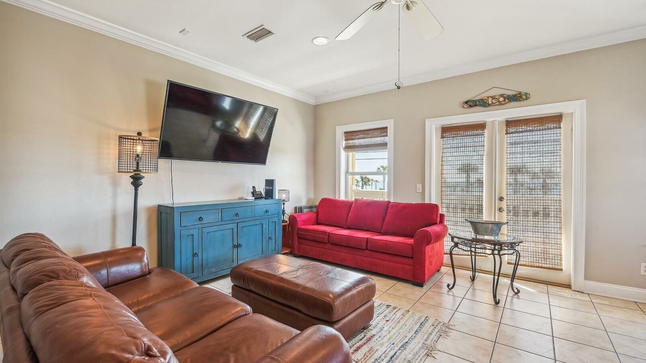 Photo of Livingroom in Bahama Beach