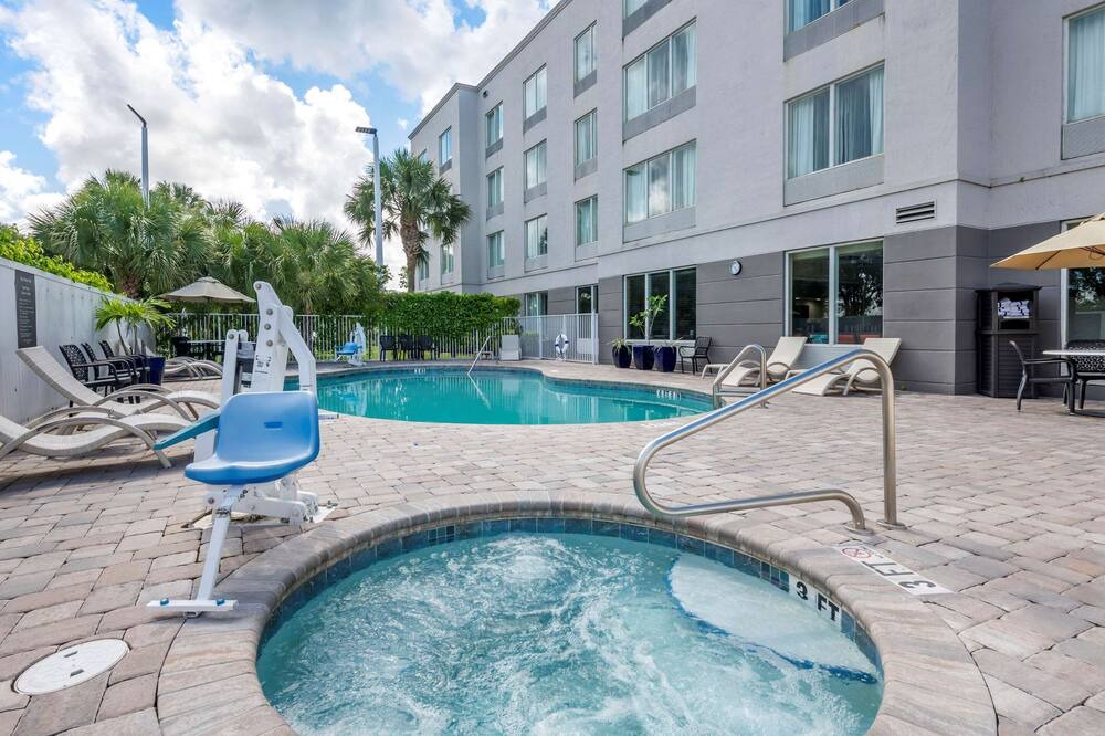 Photo of Outdoor in Tamarac