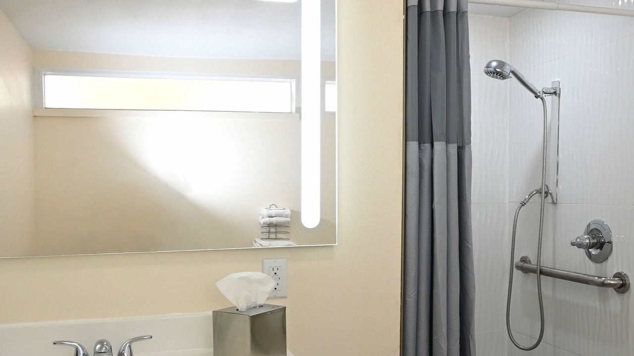 Photo of Bathroom in Indian Beach Sapphire Shores