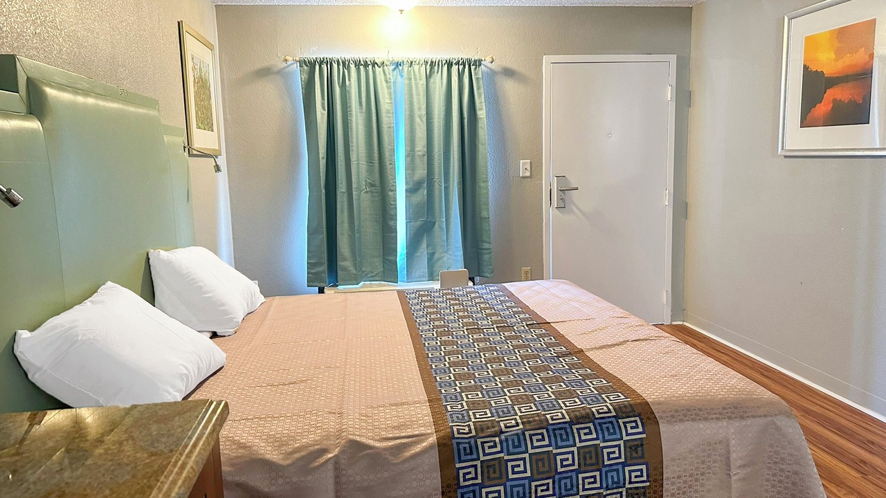 Photo of Bedroom in Hahira