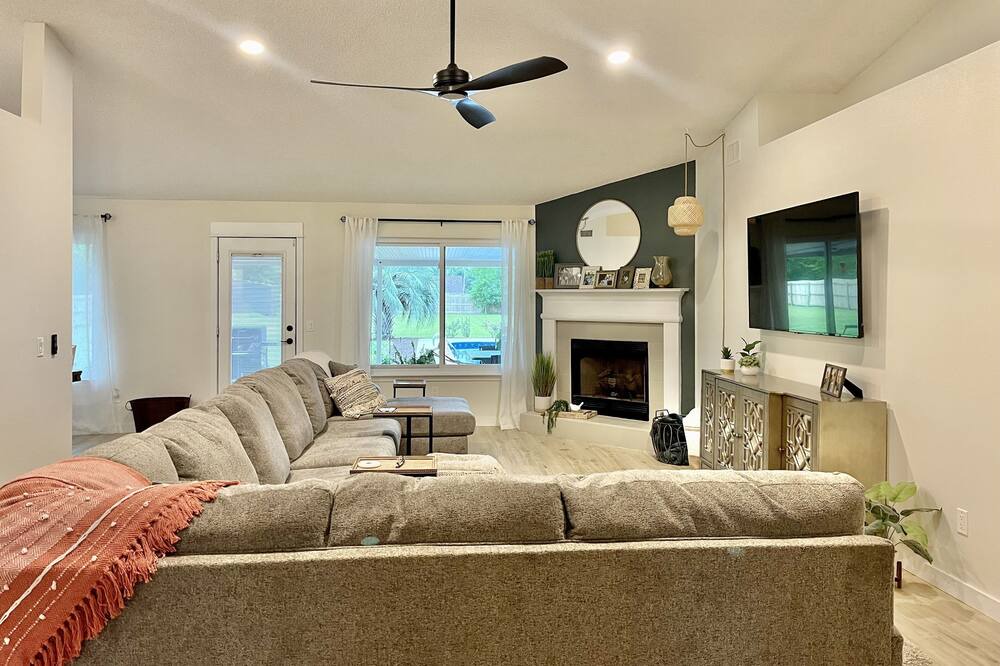 Photo of Livingroom in Milton