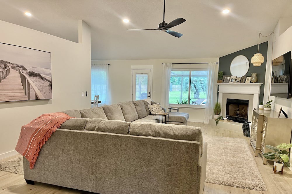 Photo of Livingroom in Milton