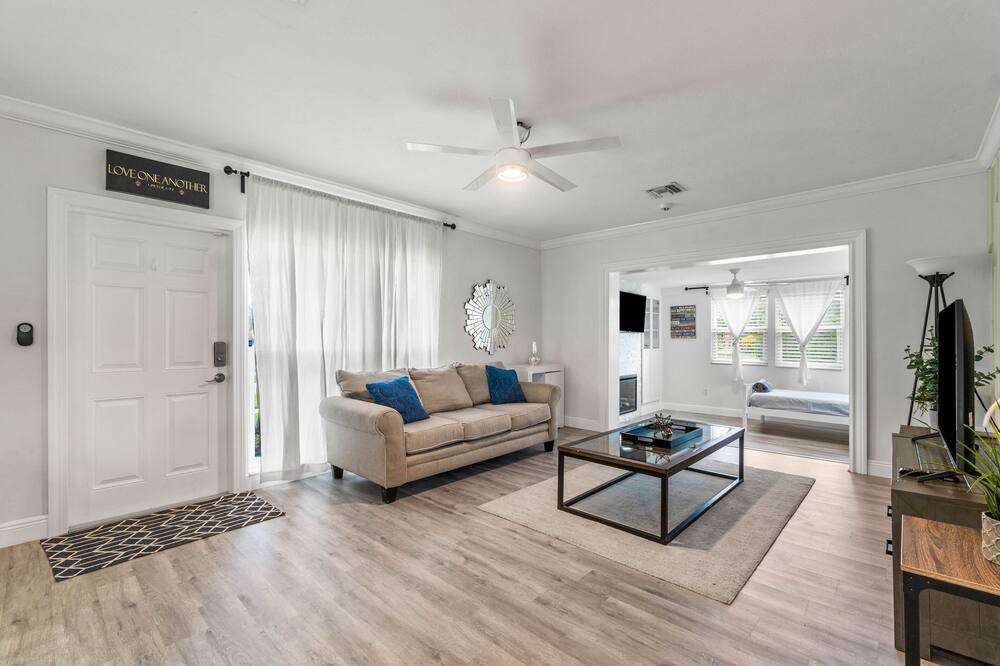 Photo of Livingroom in Lantana