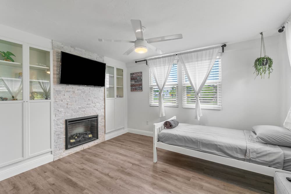 Photo of Bedroom in Lantana